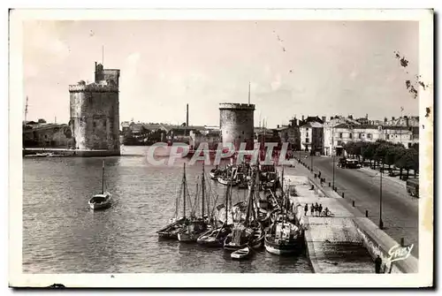 La Rochelle Cartes postales Le quai et les deux tours de l&#39entree du port