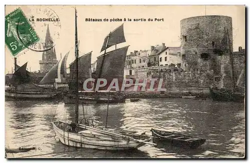 La Rochelle Cartes postales Bateaux de peche a la sortie du port