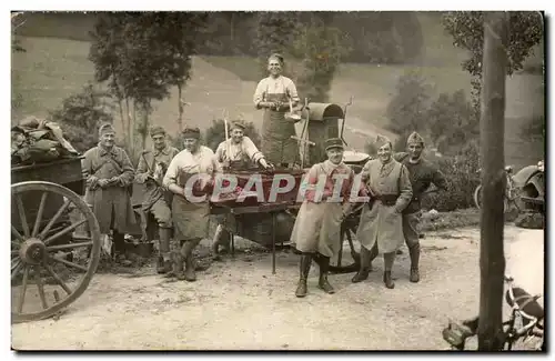 Ansichtskarte AK CARTE PHOTO Militaria Cuisine Soldats TOP