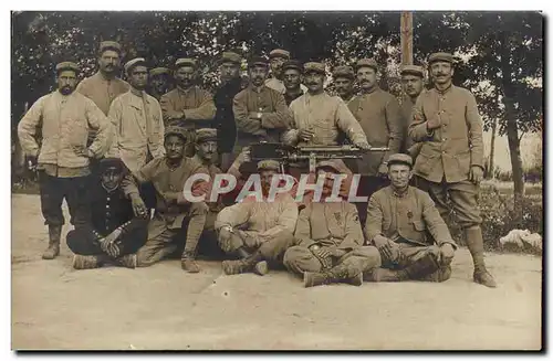 Ansichtskarte AK Militaria CARTE PHOTO Regiment soldats Mitrailleuse