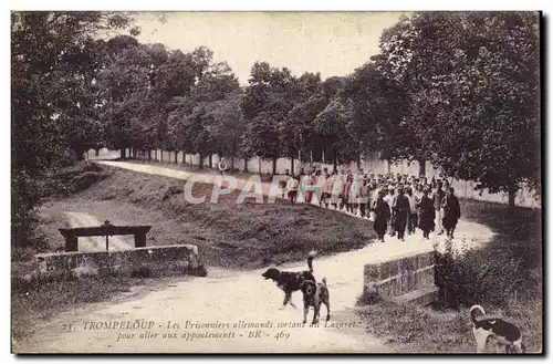 Cartes postales Militaria TRompeloup Les prisonniers allemands sortant du Lazaret pour aller aux appontements