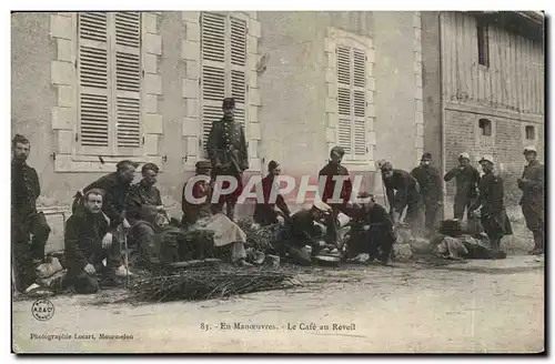 Cartes postales Militaria En manoeuvres Le cafe au reveil