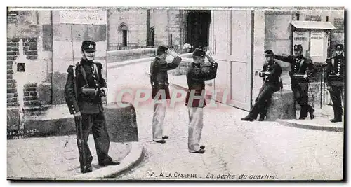 Ansichtskarte AK Militaria A la caserne La sortie du quartier