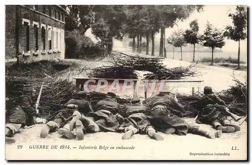 Ansichtskarte AK Militaria Infanterie belge en embuscade