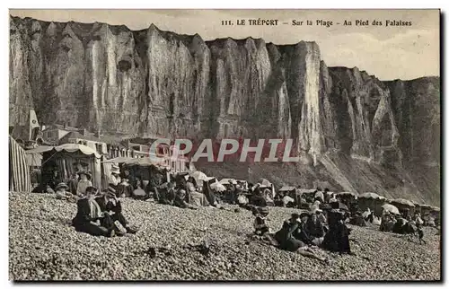 Le Treport - Sur la Plage - Au pied des Falaises - Ansichtskarte AK