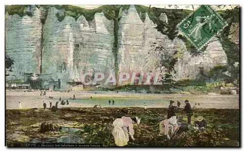 Dieppe - Devant les falaises a maree basse - Cartes postales