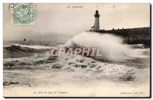 Le Treport - La Jetee un jour de tempete - phare - lighthouse - Cartes postales