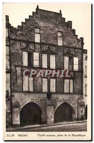 Bazas Ansichtskarte AK Vieille maison Place de la republique