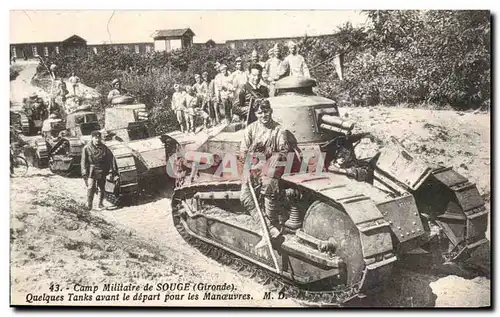 Camp militaire de Souges Ansichtskarte AK Quelques tanks avant le depart pour les manoeuvres