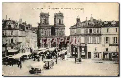 Ansichtskarte AK Auch La cathedrale et place de la Republique