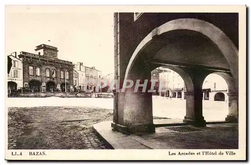 Cartes postales Bazas Les arcades de l'hotel de ville