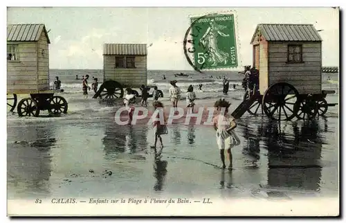 Calais - L&#39Enfants sur la Plage a l&#39heure du bain - Cartes postales