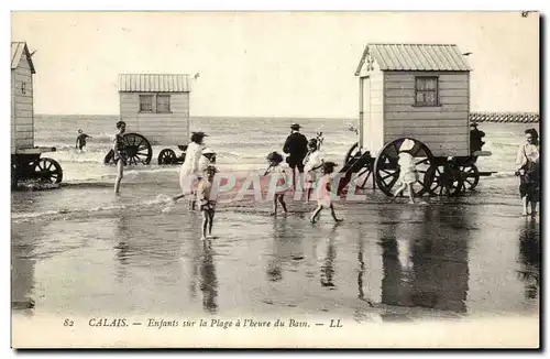 Calais - L&#39Enfants sur la plage a l&#39heure du bain - Ansichtskarte AK