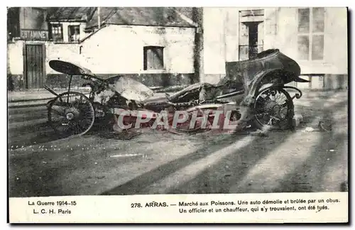 Arras - Marche aux Poissons - Une auto demolie par un obus Cartes postales