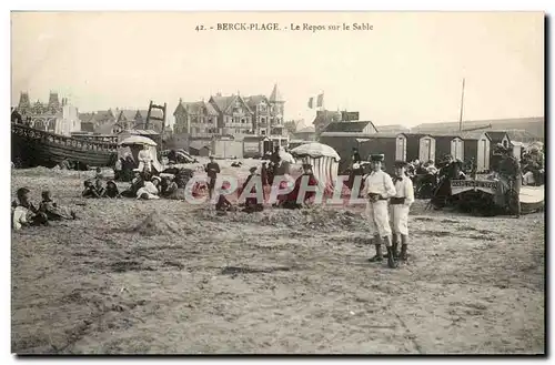 Berck Plage - Le Repos sur le Sable - Cartes postales