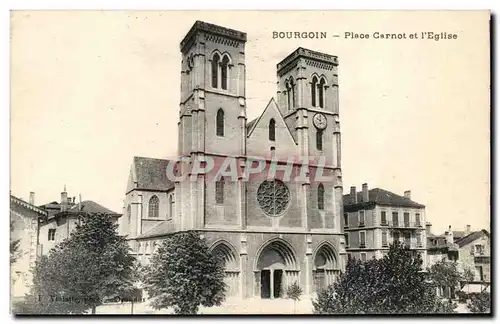 Bourgoin - Place Carnot et L&#39Eglise - Cartes postales