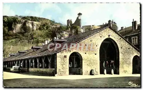 Cremieu - Les Halles et la Tour St Hippolyte - Cartes postales