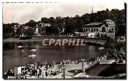 Bagnoles de l&#39orne Cartes postales moderne Station thermale Un coin du lac et le casino des thermes