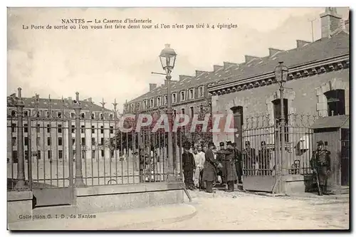 Ansichtskarte AK Nantes La caserne d&#39infanterie La porte de sortie