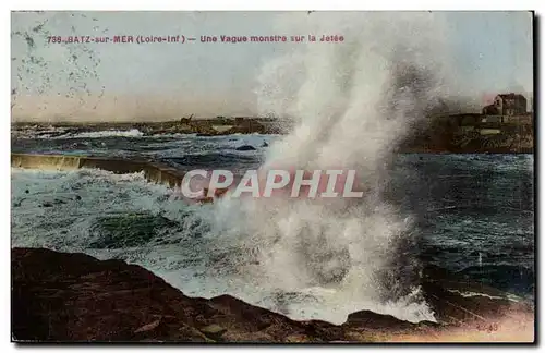 Batz sur mer Cartes postales Une vague monstre sur la jetee