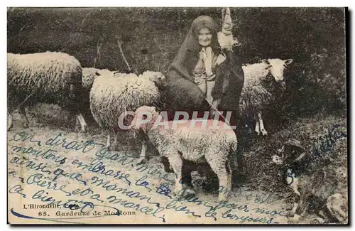 Cartes postales Auvergne Gardeuse de moutons (folklore coiffe costume)