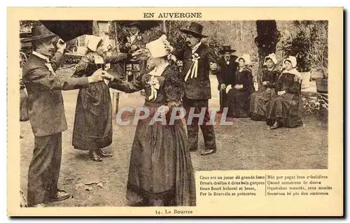 En Auvergne Ansichtskarte AK La bourree (folklore costume)