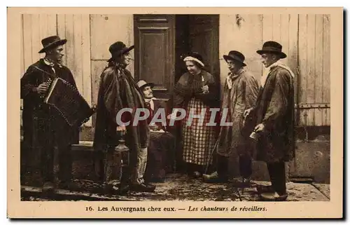 Cartes postales Les Auvergnats chez eux Les chanteurs de reveillers d&#39Auvergne ( folklore costume danse )