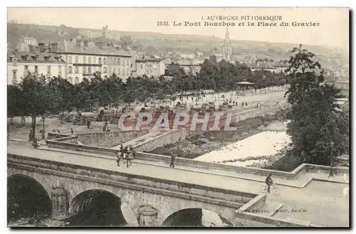 Aurillac Cartes postales Le Pont Bourbon et la place du Gravier (animee)