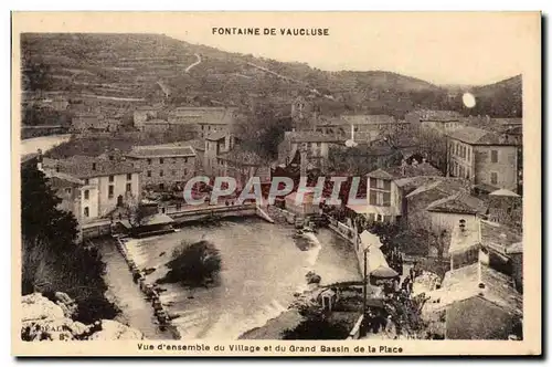 Fontaine de Vaucluse - Vue d'ensemble du village et du grand Bassin de la Plage - Cartes postales