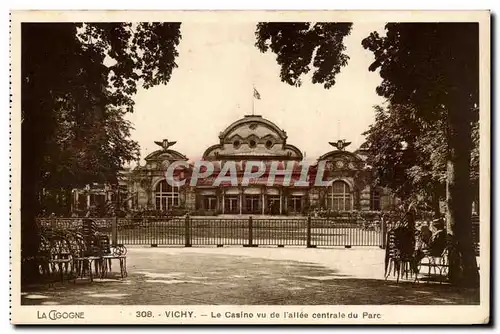 Vichy Cartes postales Le casino vu de l&#39allee centrale du parc