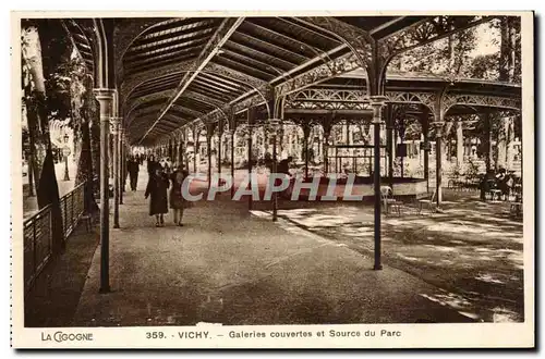 Vichy Cartes postales Galerie couverte et source du parc