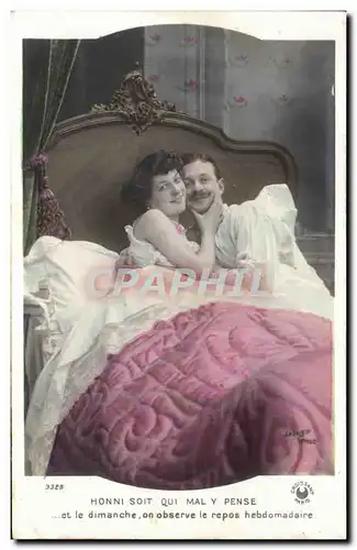 Fantaisie - Couple - Happy Couple Snuggled in Bed - Cartes postales