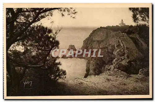 Cartes postales Les iles d'Hyeres Porquerolles Le phare bati au sommet d'un escarpement de 83 m de haut