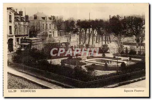 Nemours - Square Pasteur - Cartes postales (camion demenagement)