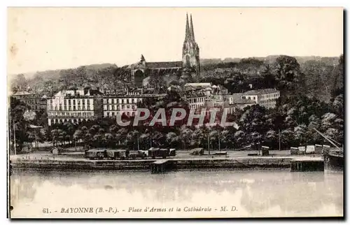 Bayonne - Place d&#39Armes et la Cathedrale - Cartes postales