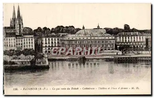 Bayonne - Cathedrale et Place d&#39Armes - Cartes postales