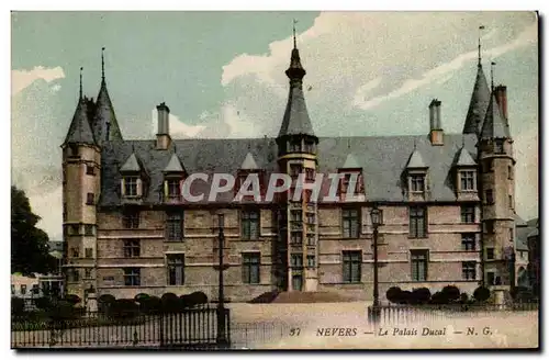 Cartes postales Nevers Le palais ducal