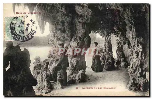 Paris - 12 - Bois de Vincennes - Grotte du Lac Daumesnil - Femme Cartes postales