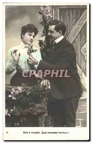 Fantaisie - Couple - The offering of a little flower - Cartes postales