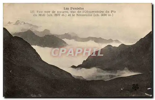 Cartes postales Pyrenees Une mer de nuages vue de l&#39observatoire du pic du Midi et le Neouveille