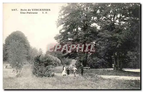 Paris - 12 - Bois de Vincennes - Une Pelouse - enfants Gendarme - Cartes postales