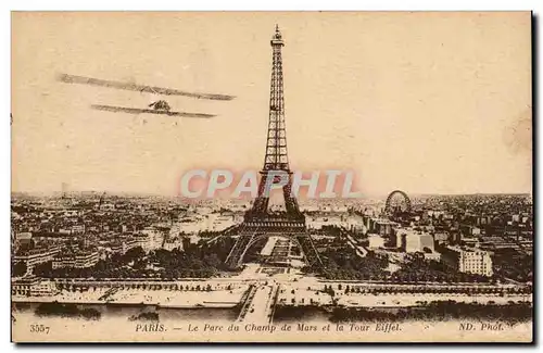 Paris Cartes postales Le parc du champ de Mars et la Tour Eiffel Avion aeroplane