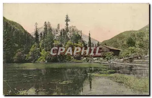 Cartes postales Pausage au bord d&#39un lac