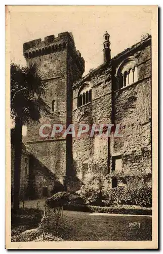 Cartes postales Chateau de Castelnau Cour interieure a galerie et le donjon