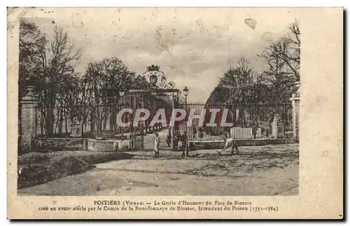 Poitiers Cartes postales La grille d&#39honneur du parc de Blossac