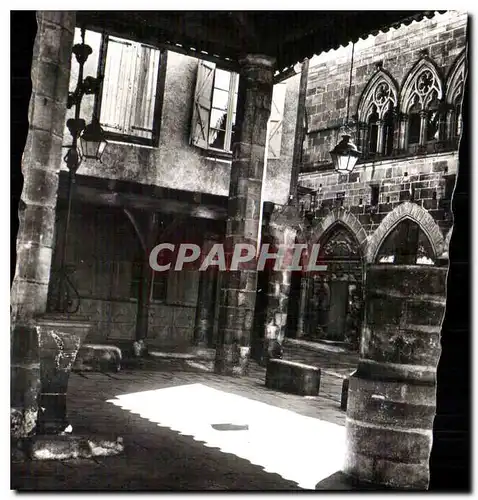 Cordes Cartes postales moderne La halle le puits et la maison du grand fauconnier