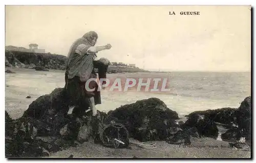Cartes postales La Gueuse Femme pleurant avec son fils dans les bras ( peche pecheur )