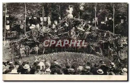 Cartes postales Militaria CAnon renverses lors des fetes de la victoire en juillet 1919