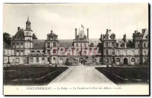 Ansichtskarte AK Fontainebleau Le palais la facade sur la cour des adieux