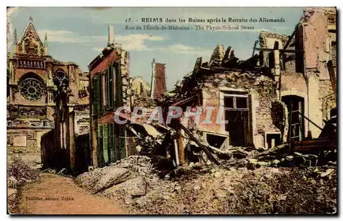 Ansichtskarte AK Reims dans les ruines apres la retraite des allemands